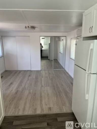 Main picture of 5056 Hawley Blvd