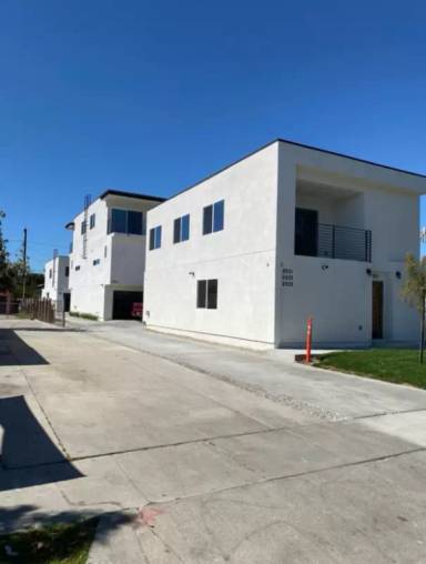 Main picture of 8931 McNerney Ave