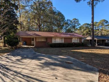 Main picture of 245 N Victory Dr