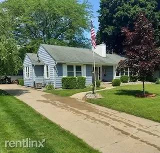 Main picture of 1595 Coolidge Ave
