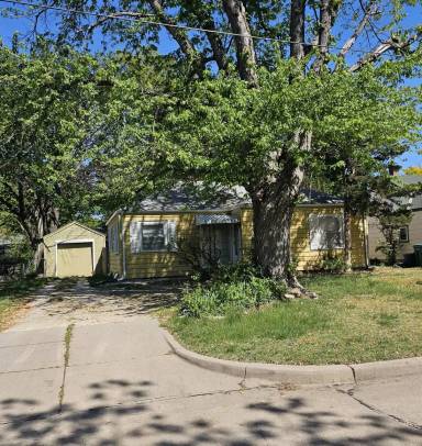 Main picture of 2022 S Crestway St