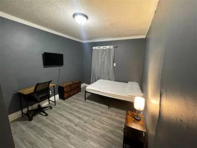 Main picture of 837 Whitford Pl