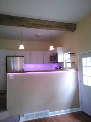 Main picture of 831 N Taft Hill Rd