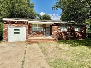 Main picture of 859 E 52nd St N