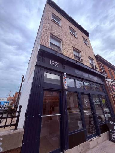 Main picture of 1221 E Carson St