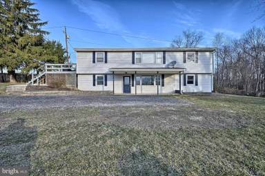 Main picture of 5 Johns Dr