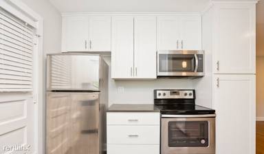 Main picture of 7365 N Sheridan Rd