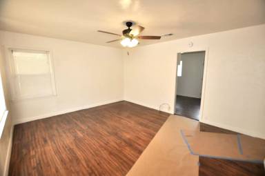 Main picture of 1238 W Ball St