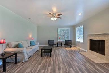 Main picture of 2203 E 56th St