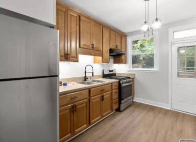 Main picture of 1137 W Lombard St