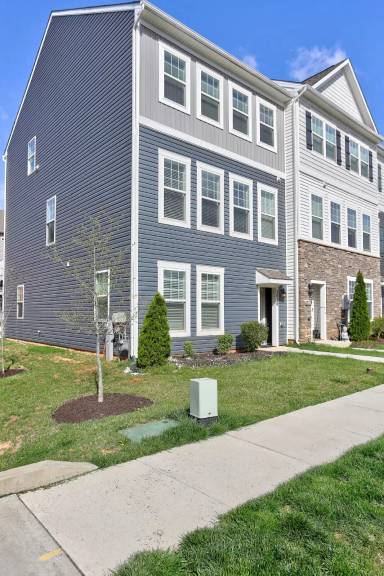 Main picture of 2030 Hinshaw Dr