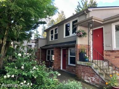 Main picture of 2213 Boylston Ave E
