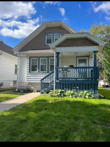 Main picture of 2225 S 77th St