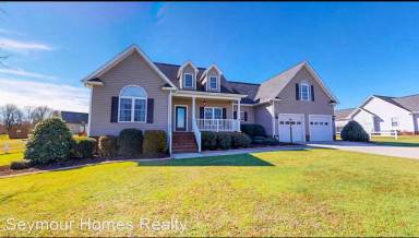 Main picture of 210 Gator Dr