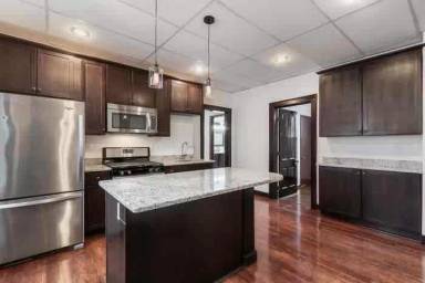 Main picture of 320 W Main St