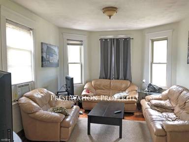 Main picture of 18 Brackett St