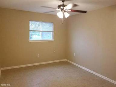 Main picture of 5626 Harriet St
