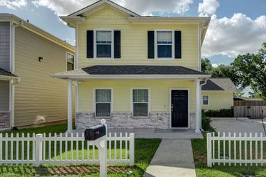 Main picture of 114 Lynn Dr