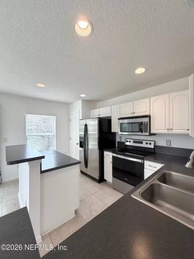 Main picture of 104 Crete Ct