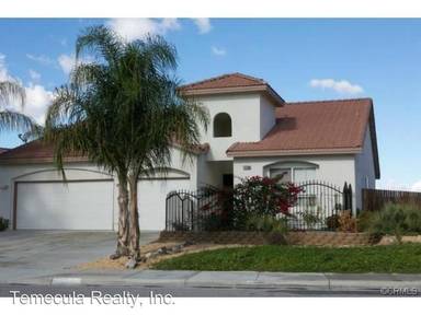 Main picture of 27540 Canterbury St