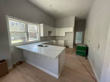 Main picture of 126 Cross St