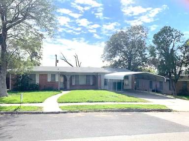 Main picture of 330 Redcliff Dr