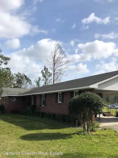 Main picture of 710 Lee Dr