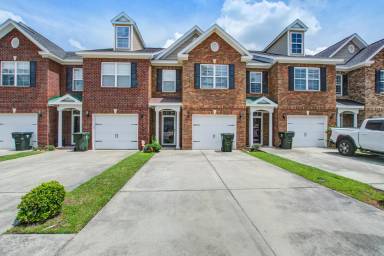 Main picture of 106 Lamplighter Ln