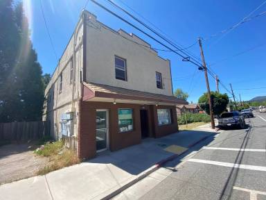 Main picture of 407 S Mount Shasta Blvd