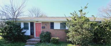 Main picture of 2501 Kendall Dr