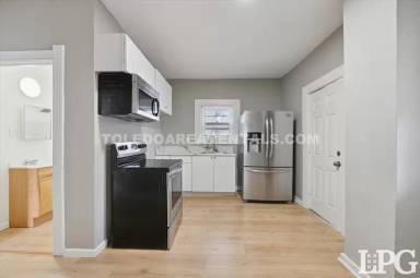 Main picture of 871 Oak St