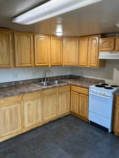 Main picture of 106 E Poplar St