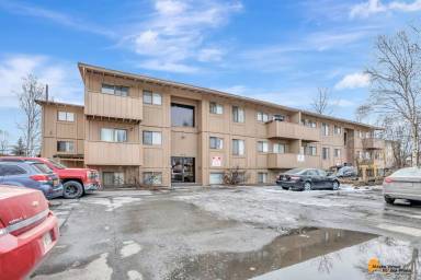 Main picture of 926 W 26th Ave