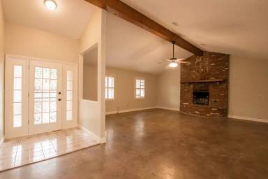 Main picture of 2006 Vail Dr