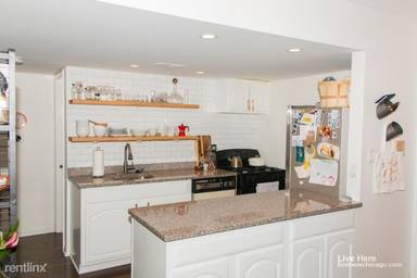 Main picture of 1122 W Altgeld St