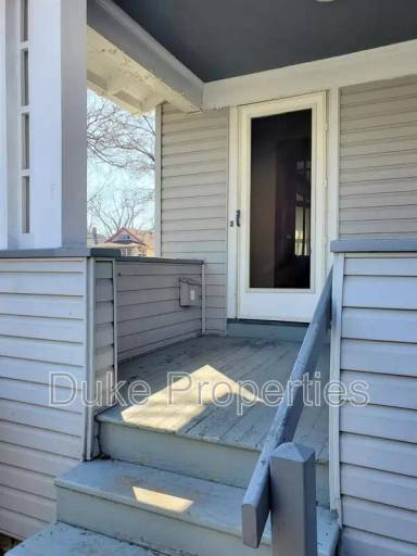 Main picture of 7 Iroquois St