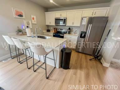 Main picture of 625 NE Hunter Dr