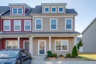 Main picture of 729 Bradburn Village Way
