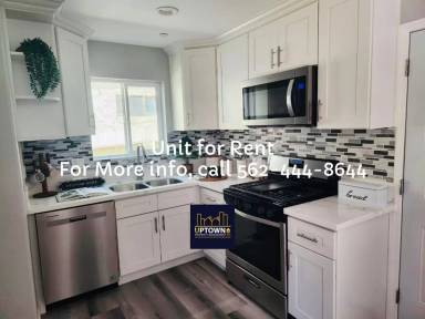 Main picture of 2936 E 70th St