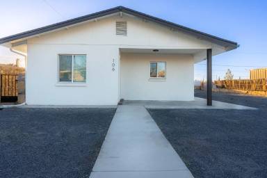 Main picture of 106 Roble Dr