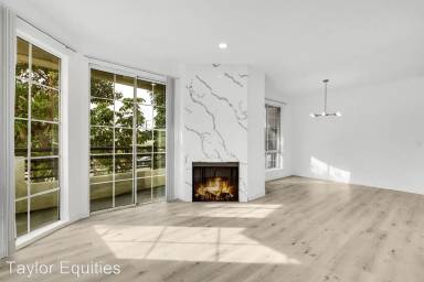 Main picture of 4320 S Centinela Ave