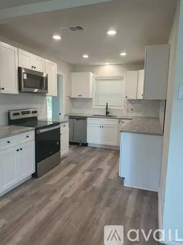 Main picture of 307 NE Front St