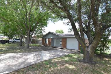 Main picture of 520 Lisa Cir
