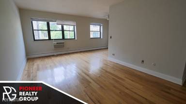 Main picture of 510 W Briar Pl