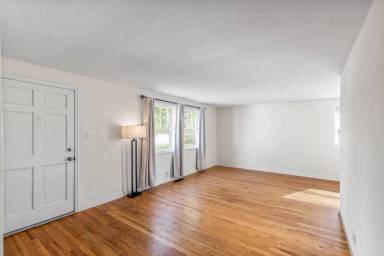 Main picture of 940 University Ter