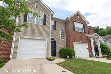 Main picture of 440 Lantern Wood Dr