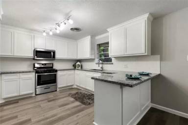 Main picture of 6110 Bullard Dr