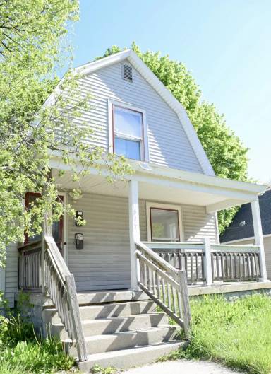Main picture of 529 Leonard St NE