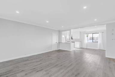 Main picture of 11661 Montana Ave