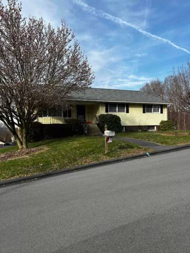 Main picture of 131 Valley View Dr